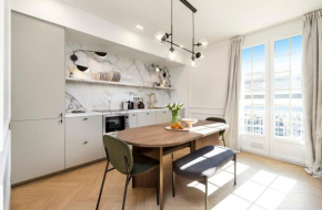 Designer Top Floor Sleeps 8 Peaceful Elevator Fiber Wifi, Balcony